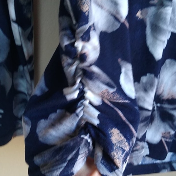 Clara Sun Woo Floral Blue LS Career Blouse Size M - Picture 3 of 7